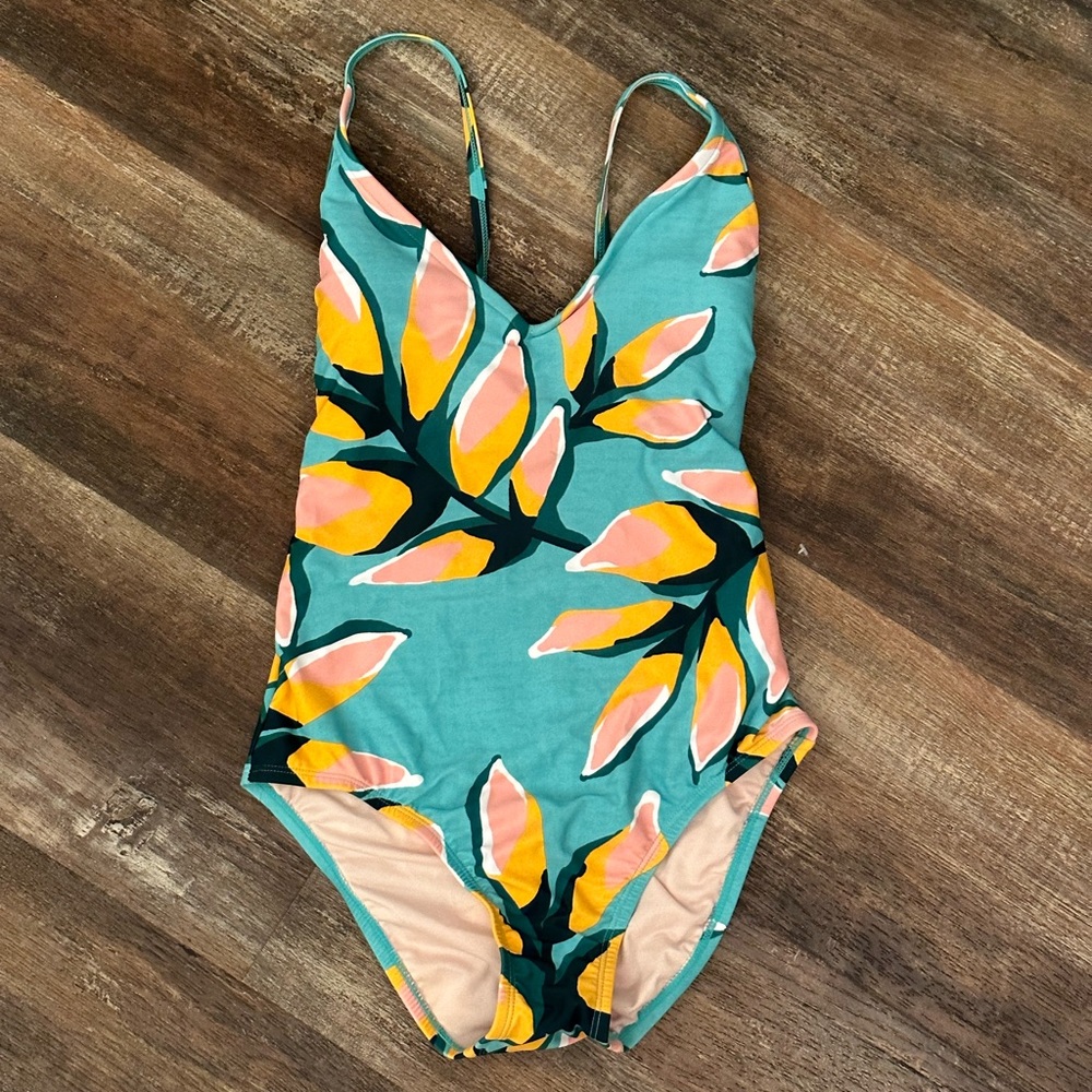 NWT one-piece bathing suit⛱️